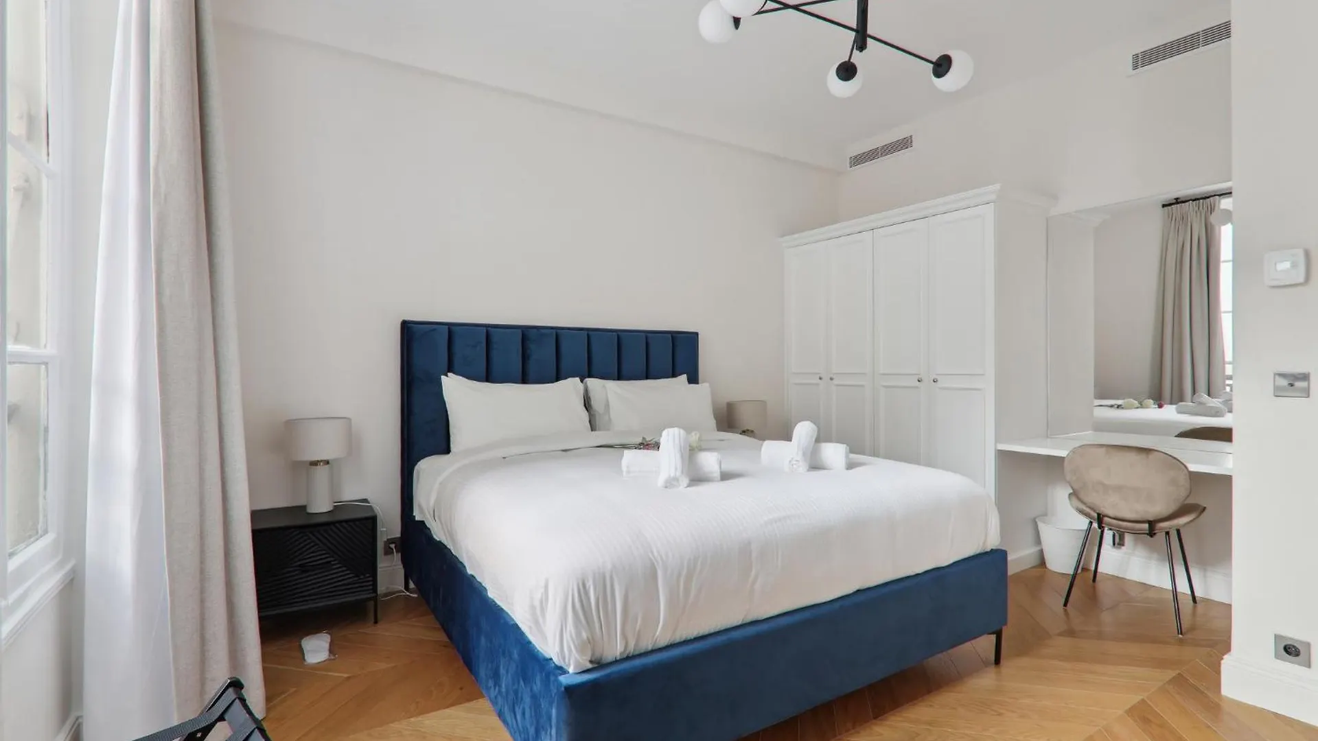 Kaza Bella - Paris 8 Luxurious Apartment Close To Arc De Triomphe